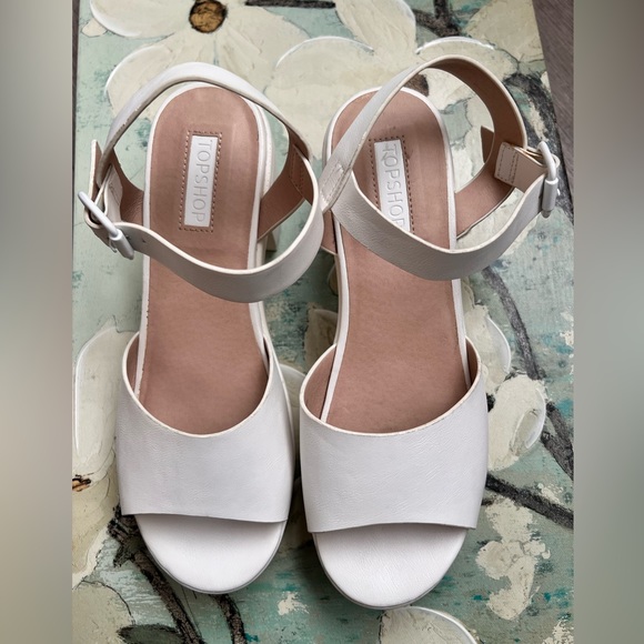 Topshop: Platform open toes in white. Pre-owned. Good condition. - Picture 3 of 5